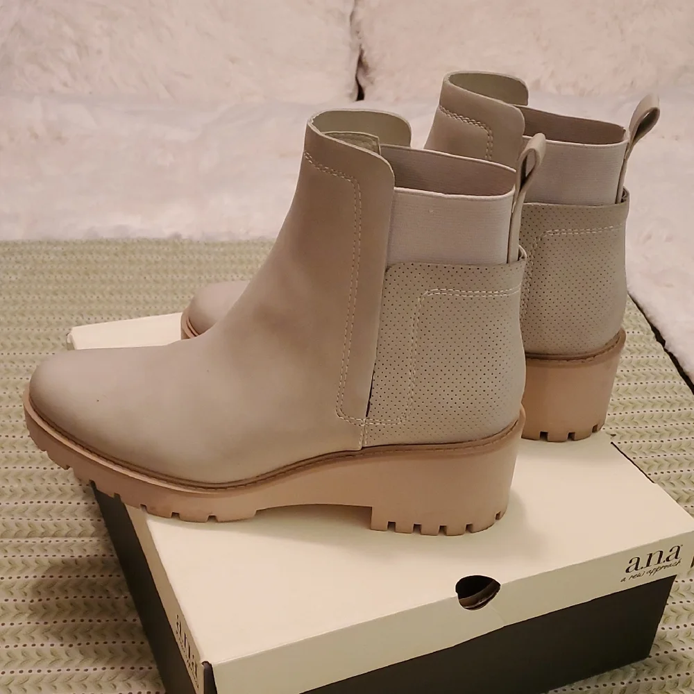 a.n.a Cream Ankle Booties‎ with Elastic Panels